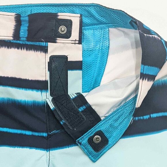 The North Face Boys Amphibious Hiking Shorts Large Blue Stripes - Picture 3 of 7